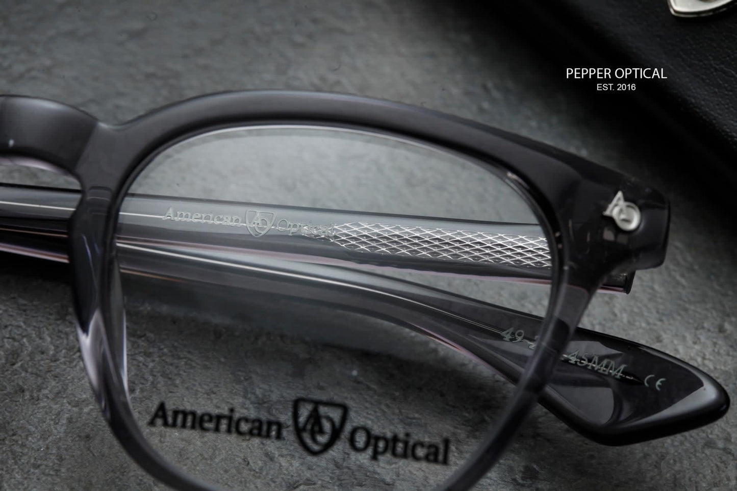 American Optical - 古董透灰Explorer