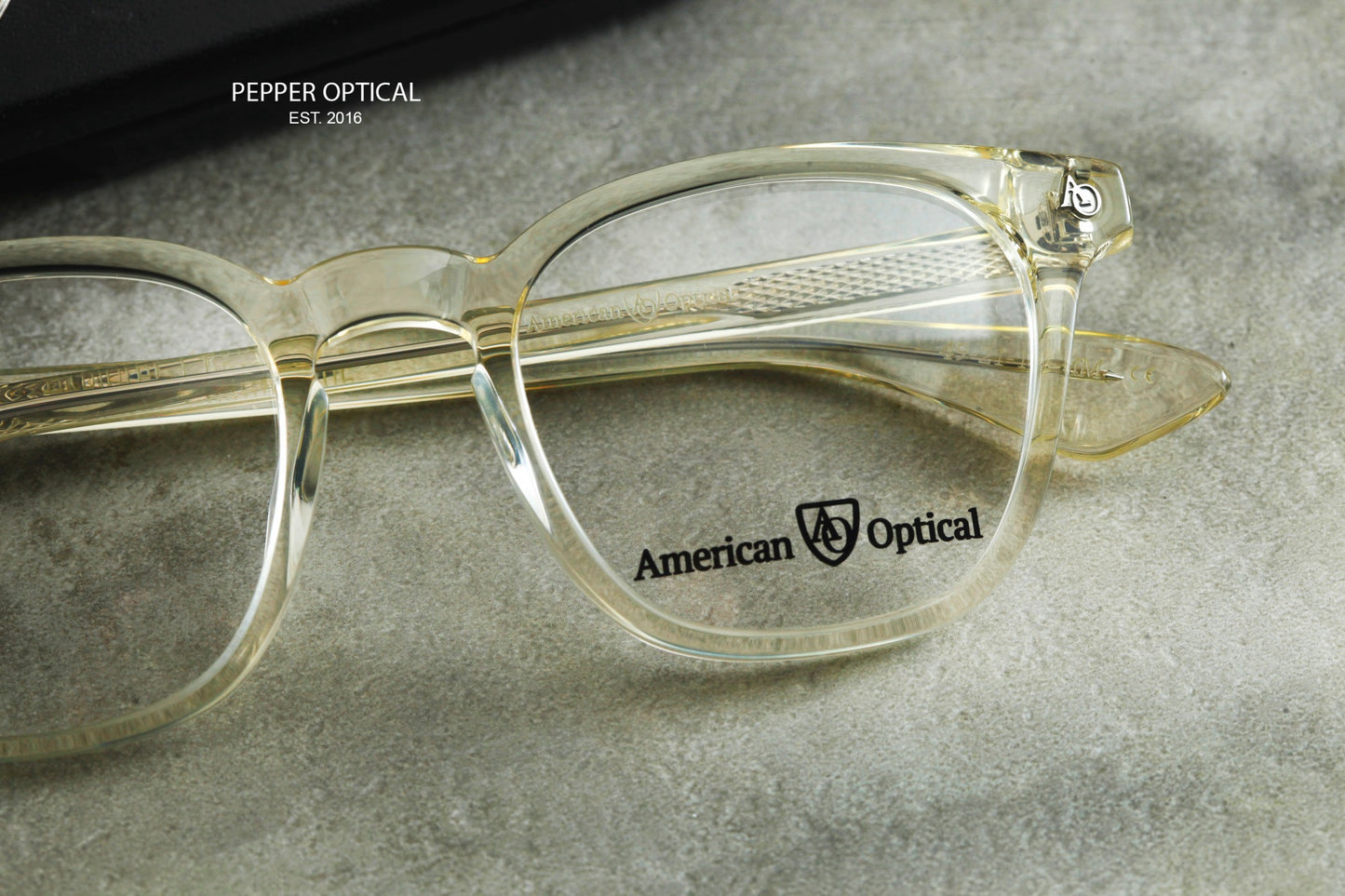 American Optical - Explorer 古董香檳色